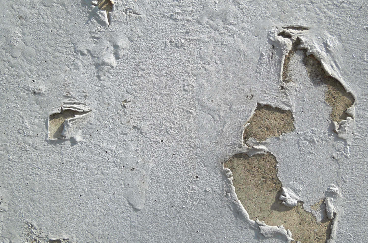 外壁表面の塗膜がポロポロと剥れる